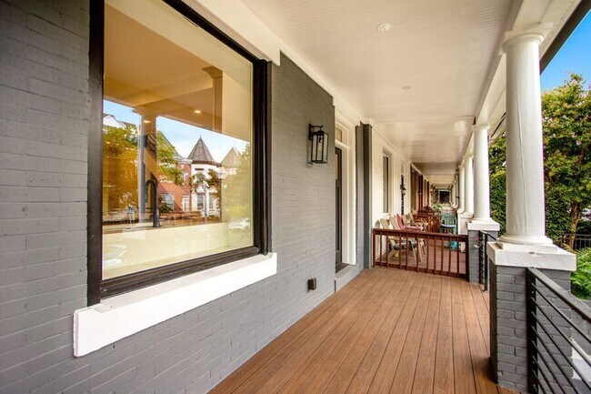 Foto del edificio - 1336 Newton St NW