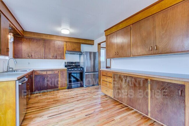Building Photo - 2026 N 24th St