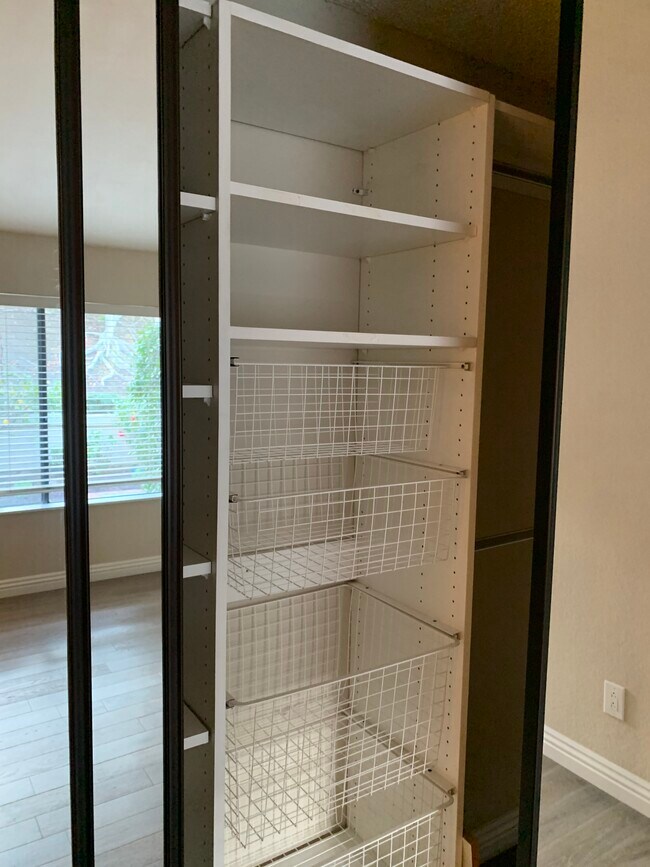 closet - 3880 Fallon Cir