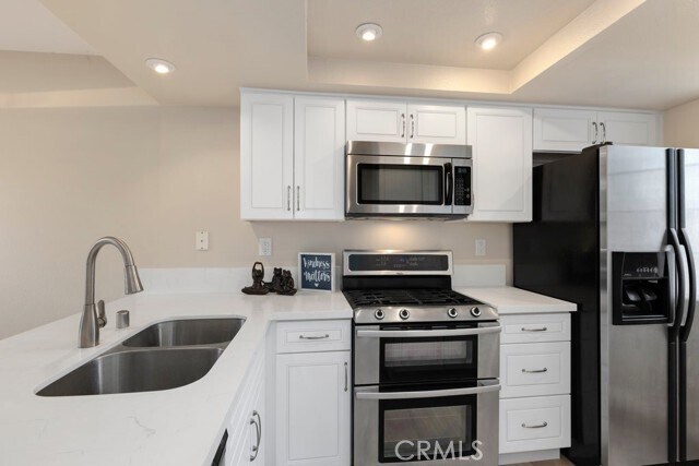 Foto principal - 2410 W Orangethorpe Ave