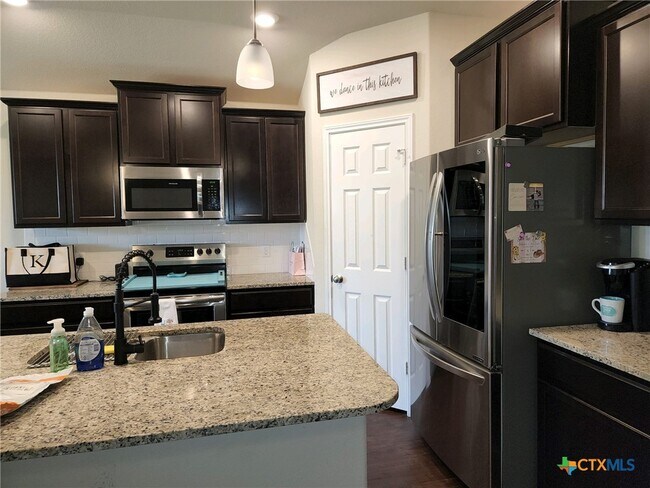 Building Photo - 210 Highmore Ct