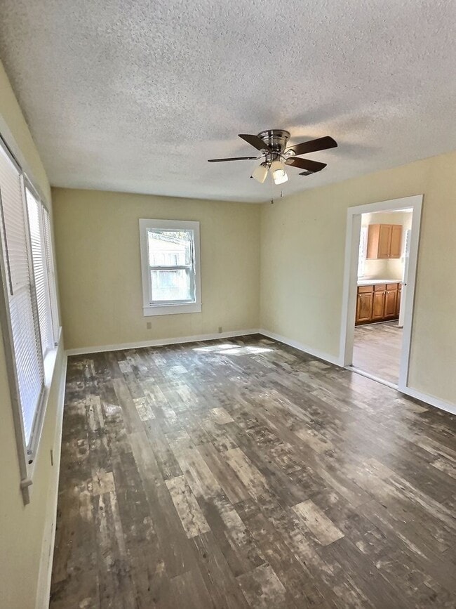 Building Photo - Cozy Cottage in Prime Downtown Ocean Sprin...