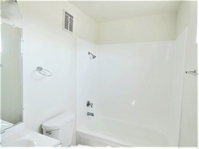 Foto del edificio - 2925 E 7th St