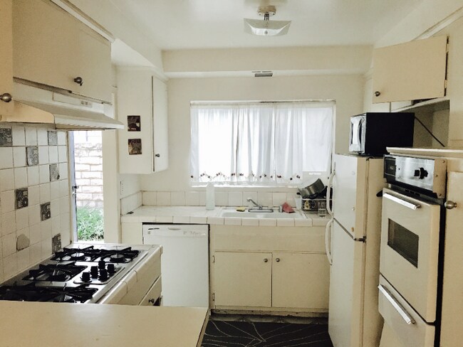 Foto del edificio - 3505 Jasmine Ave