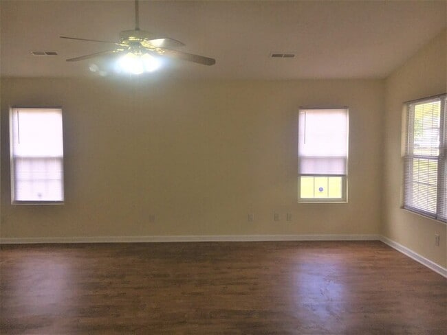 Foto del edificio - Cute one level Cottage 3 BR home close to ...