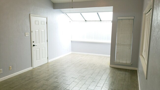 Building Photo - 2105 Count Fleet Dr