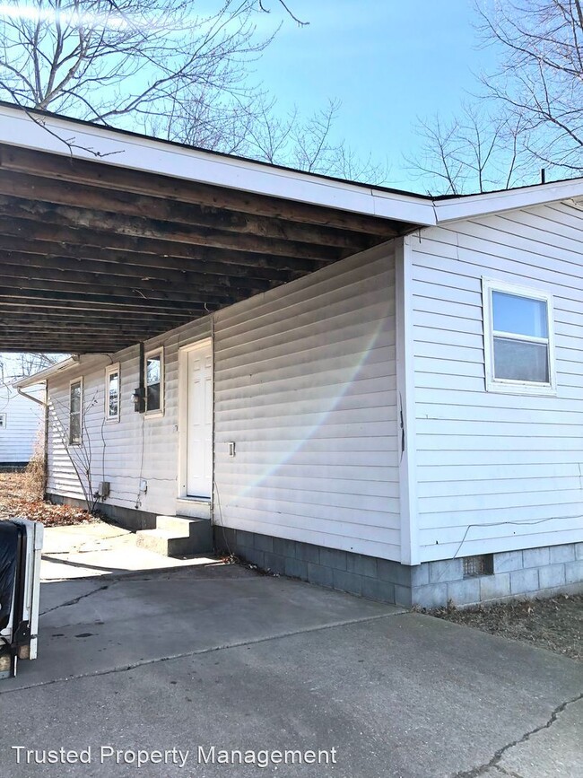 Building Photo - 3 br, 1 bath House - 302 South Park Street