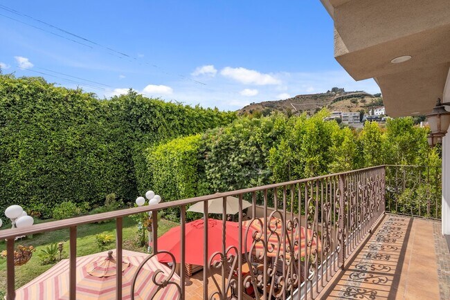 Foto del edificio - 1617 N Orange Grove Ave