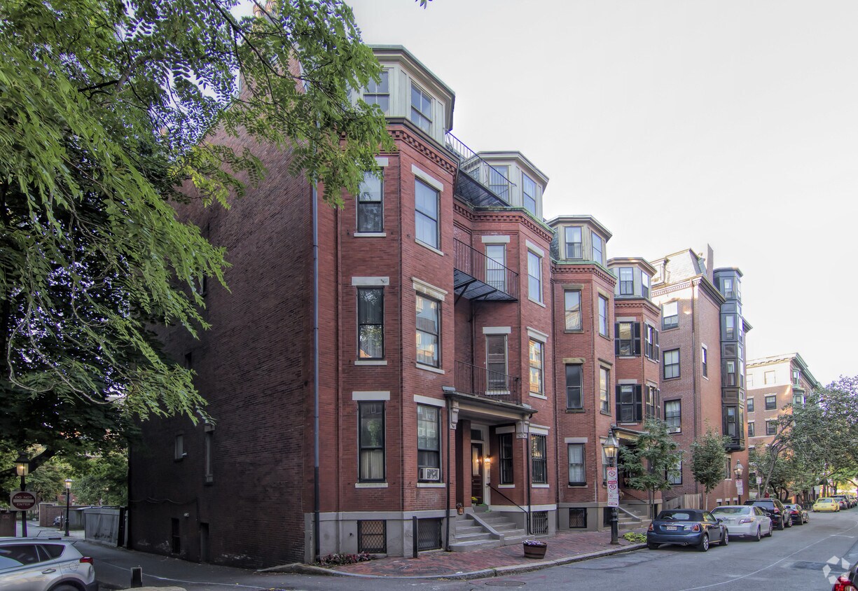 Building Photo - 96 Pinckney St