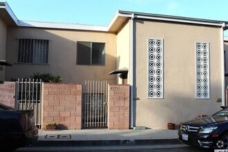 Building Photo - 4579 Don Ricardo Dr
