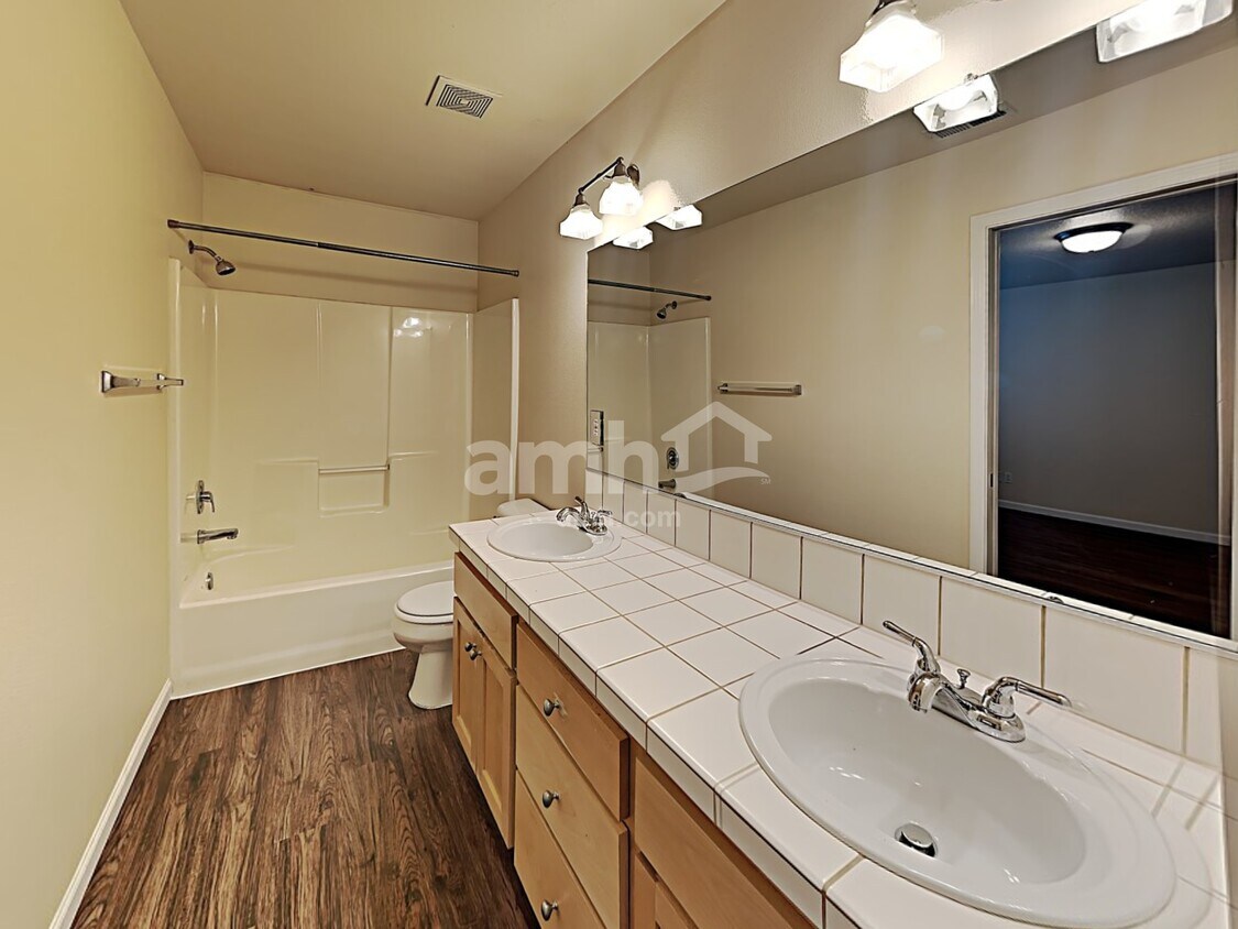 Foto principal - 1628 NE 10th Place