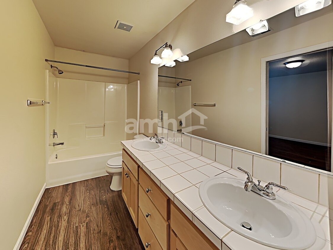 Primary Photo - 1628 NE 10th Place
