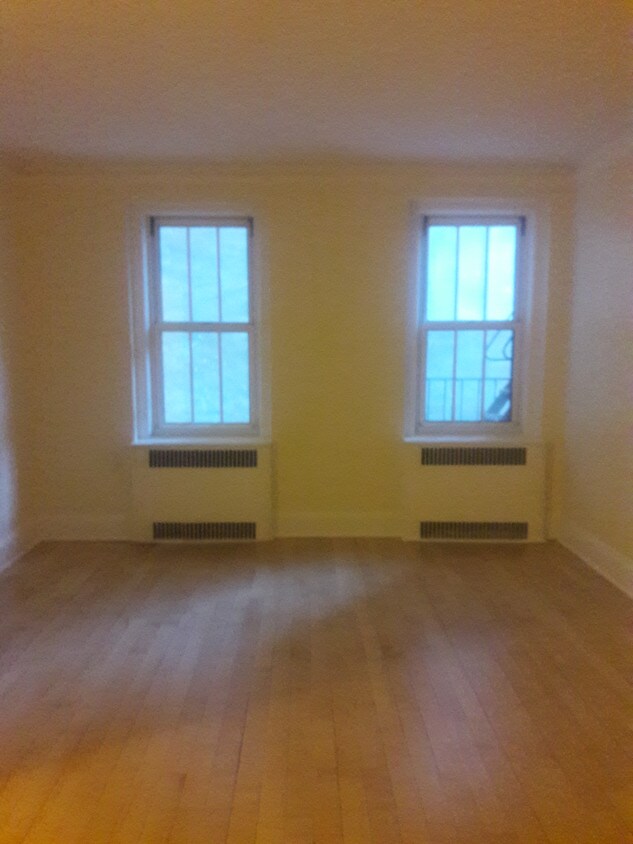 Foto principal - 117 E 89th St