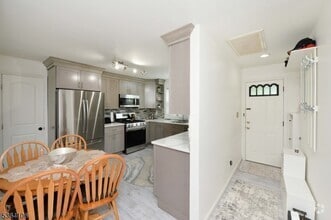 Building Photo - 118 Park Ln