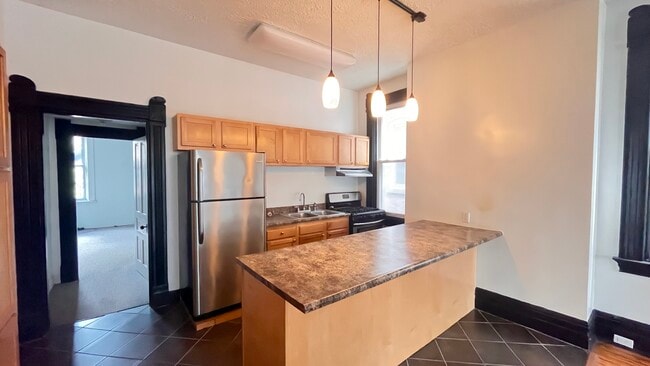 Building Photo - 625 S Negley Ave