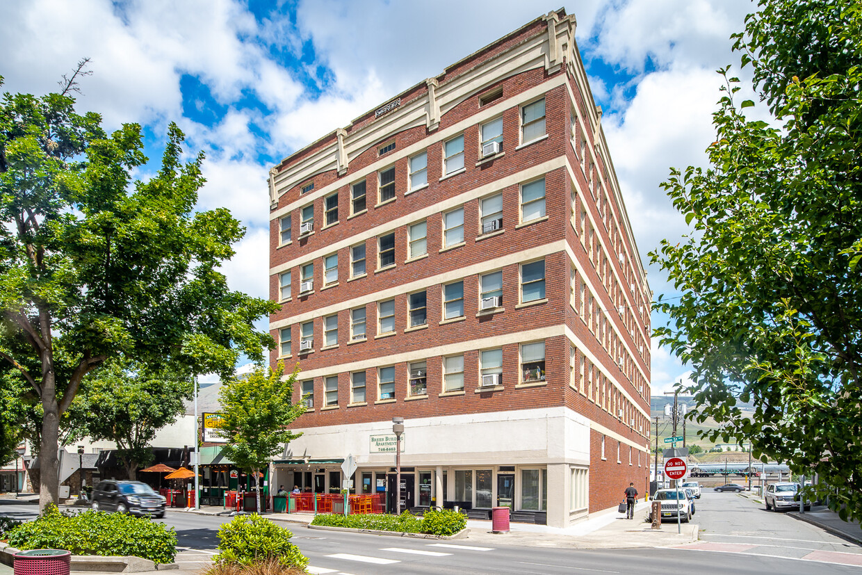 Primary Photo - 633 Main St