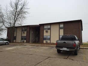 Building Photo - Marshfield Apartments