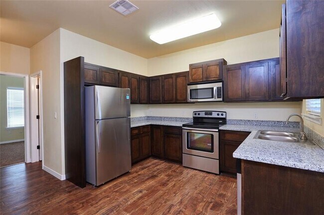 Building Photo - 5570 Confetti Dr