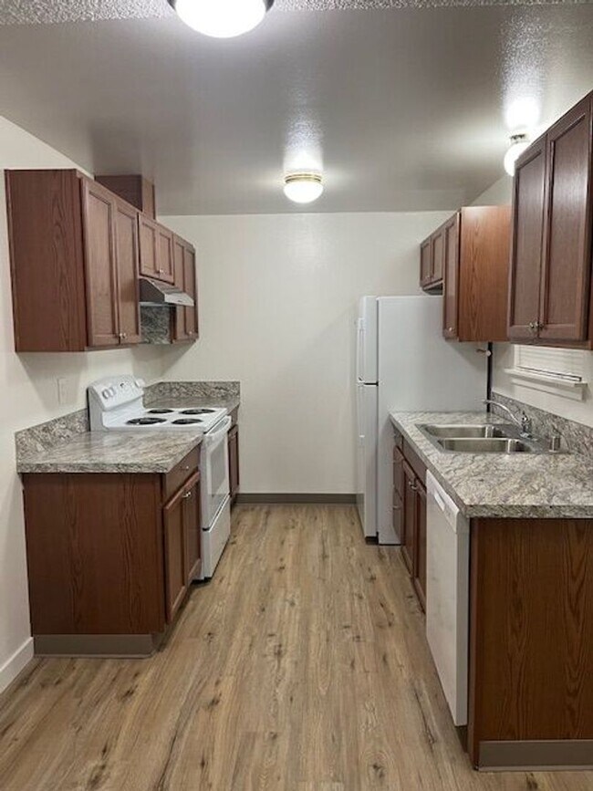 Foto del edificio - Meeker Creek Tri-Plex