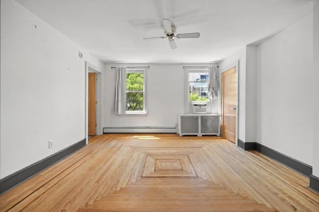 Building Photo - 107 Monroe St