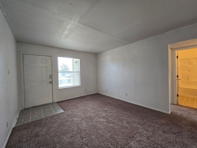 Foto del edificio - SECTION 8 ACCEPTED - WATER INCLUDED - AVAI...