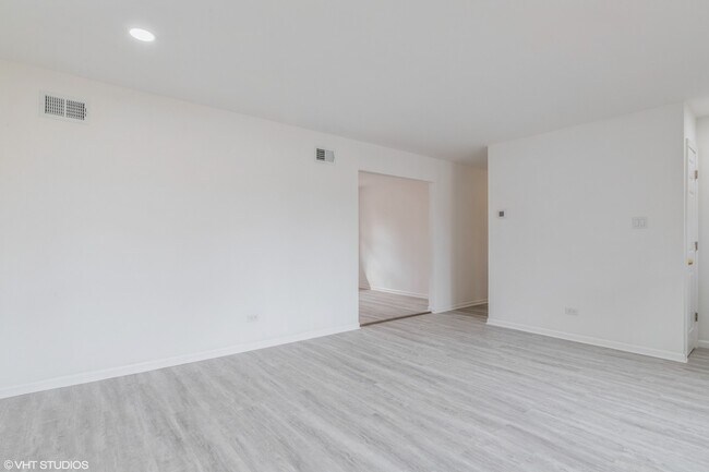 Building Photo - 30 Birchwood Rd