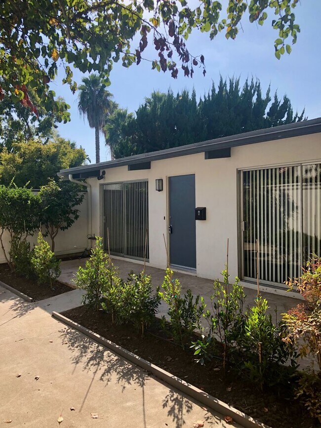 Building Photo - 3710 San Remo Dr