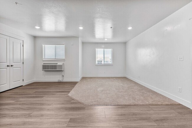 Foto del edificio - 6212 Freedom Lane #1-4