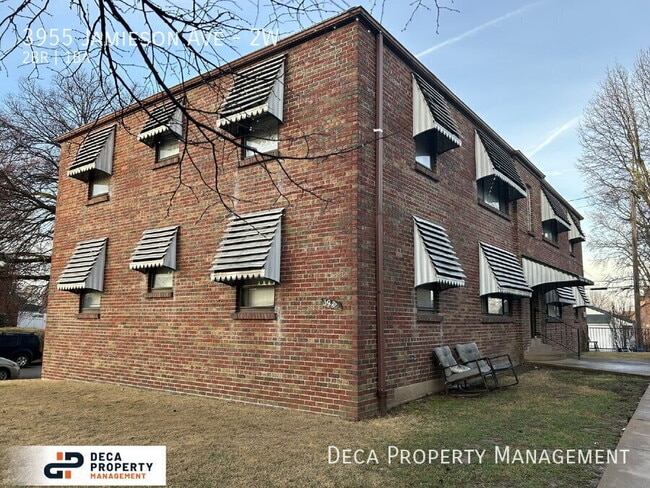Building Photo - 3955 Jamieson Ave