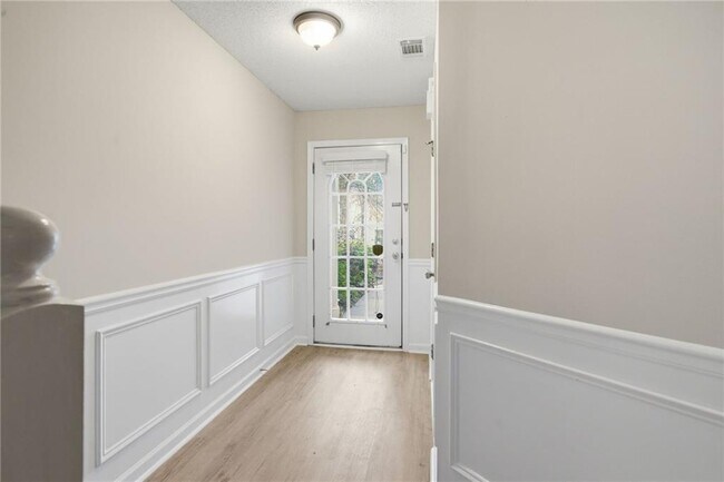 Foto del edificio - 139 Hidden Creek Dr