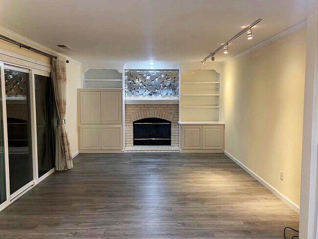 Building Photo - 6219 Camino del Lago