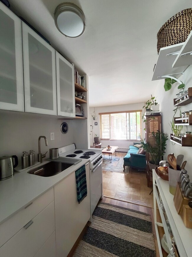 Building Photo - 900 E Prospect St