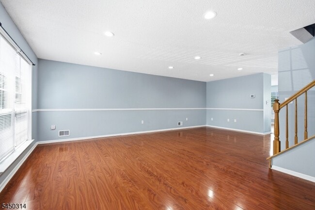 Building Photo - 9 Balboa Ln