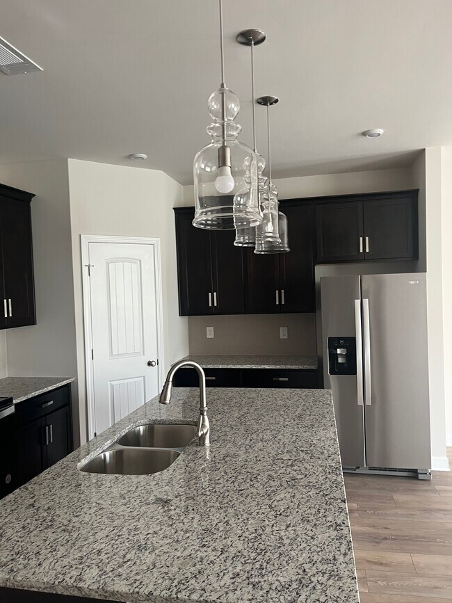 Building Photo - 3017 Duvall Dr