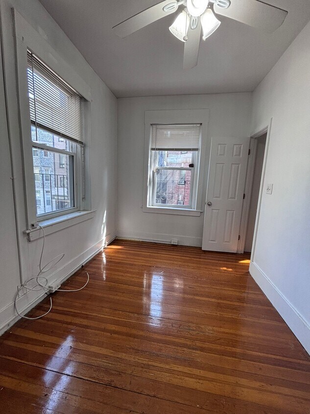 Foto principal - 65 Burbank St