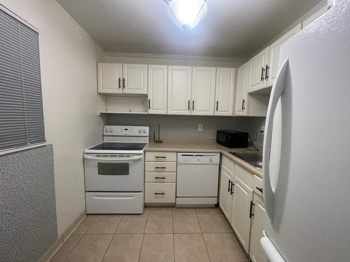 1504 Virginia Ave, Daytona Beach, FL 32114 Townhome Rentals in