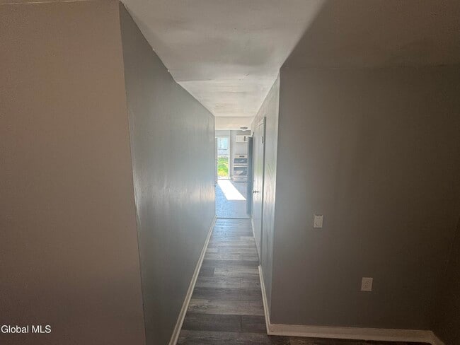 Foto del edificio - 663 2nd Ave