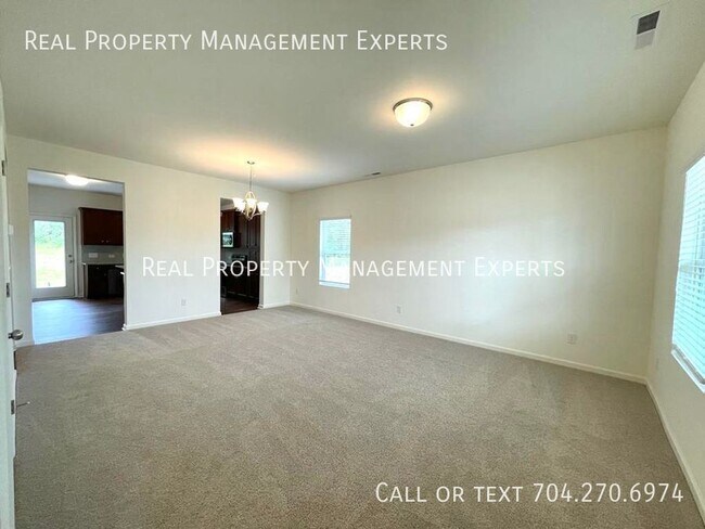 Building Photo - 800 Alexander Commons Dr