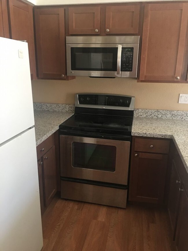 Building Photo - Tempe 3 Bed 2 Bath 85282
