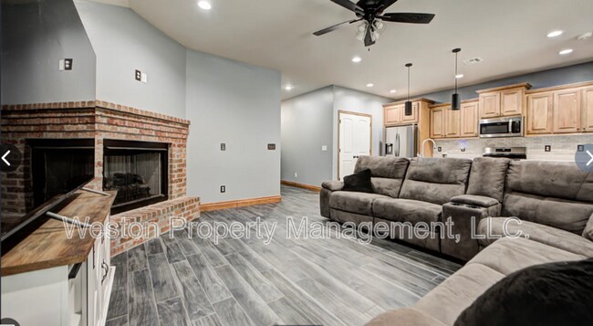 Building Photo - 4216 Royal Garden Dr