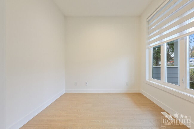 Building Photo - Modern 3-Bedroom Upper Duplex on 16th Aven...