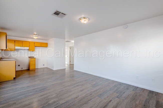 Building Photo - 130 8th St