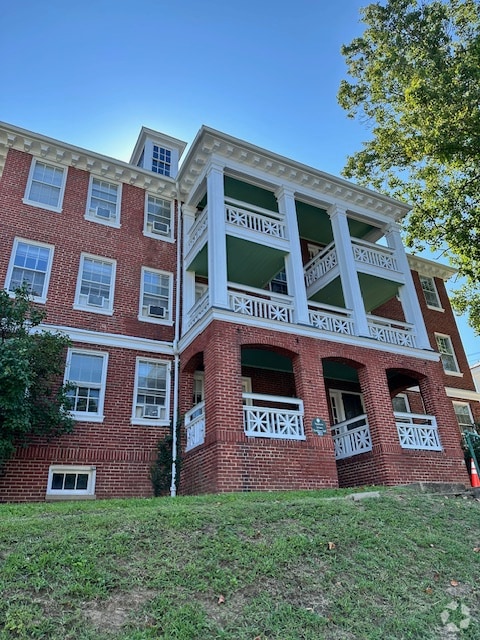 Building Photo - 303 N New St