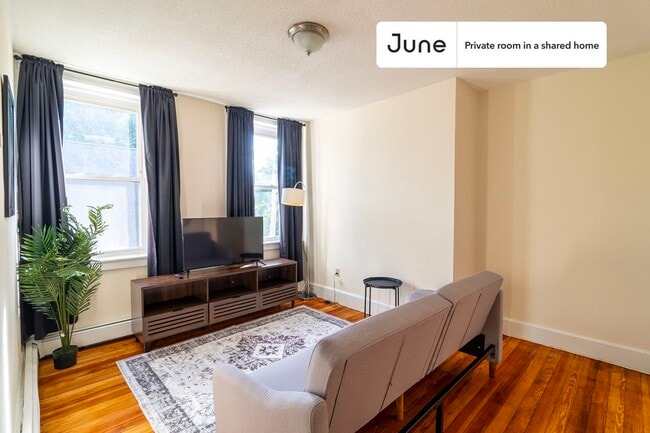 Building Photo - Room in Shared 3 bed/1 bath home