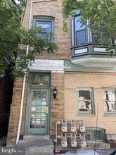Building Photo - 113 N Queen St