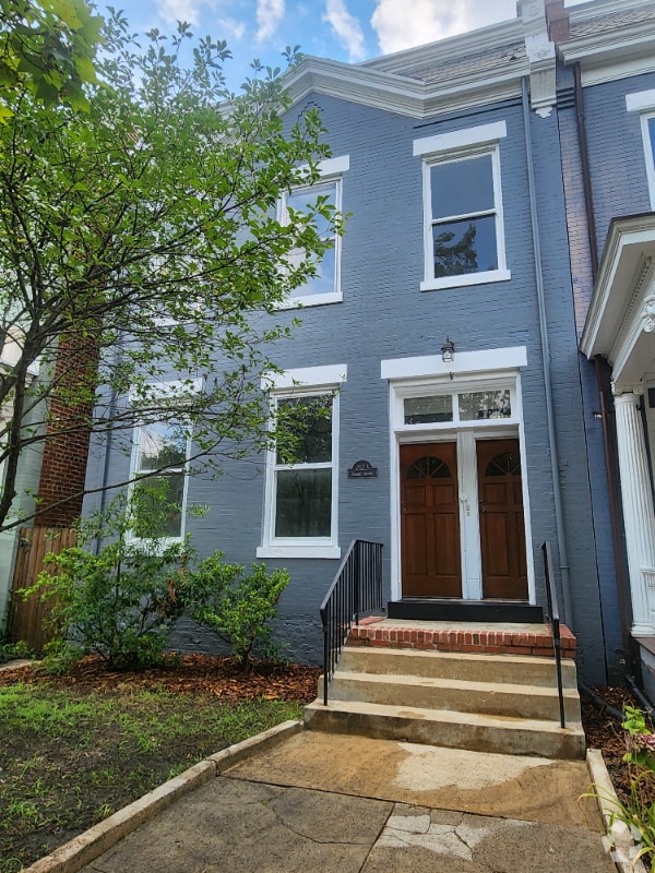 Building Photo - 2123 Stuart Ave