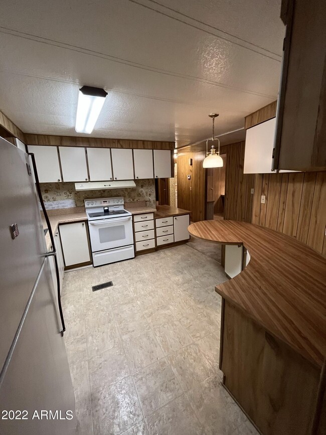 Building Photo - 1075 N Villa Granada Dr