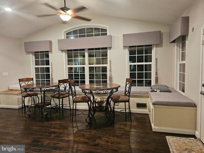 Building Photo - 90 Coachman Cir