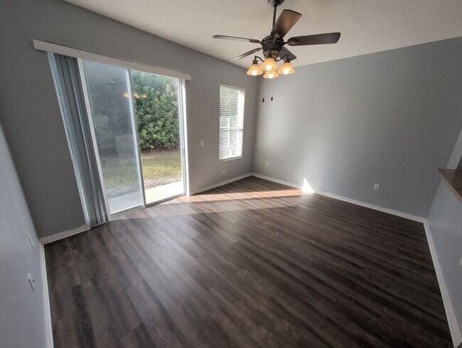 Building Photo - For Rent-2-bedroom, 2.5-bathroom located in the vibrant community of Largo