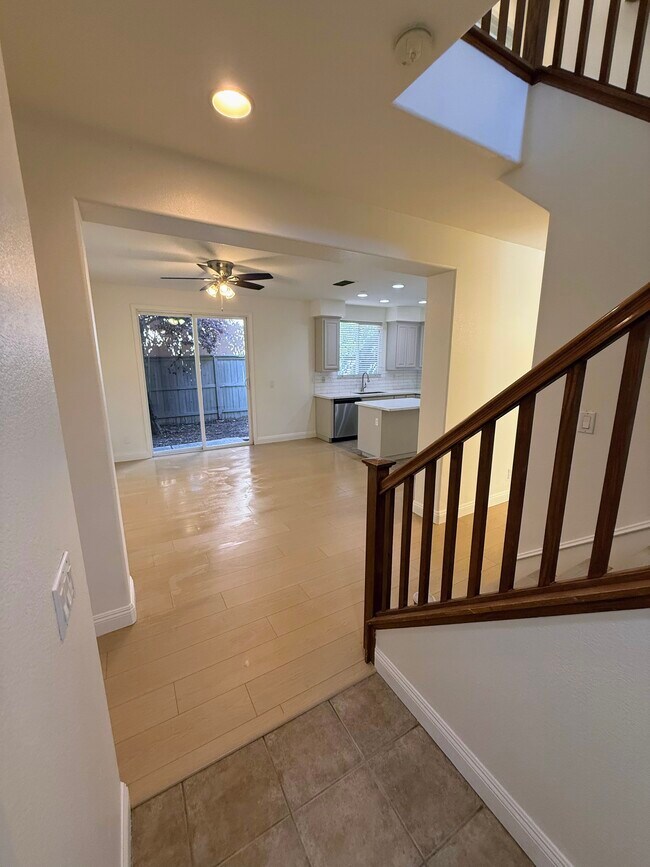 Building Photo - 5424 Knotty Pine Way